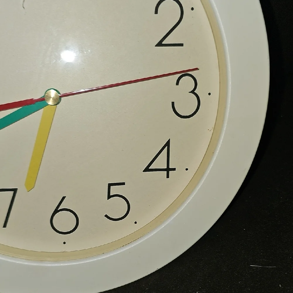 Vintage clock tenon White Wall Multicolor Hands 1980s Decor Mid Century Modern